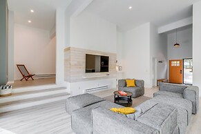 Hot Tub + Fire Pit: Modern North Carolina Retreat