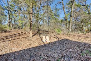 Winnsboro Tiny House w/ Trails, Yard Games & More!