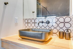 4 Mi to Downtown Brevard: Sleek Cabin w/ Deck