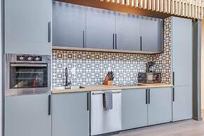 4 Mi to Downtown Brevard: Sleek Cabin w/ Deck