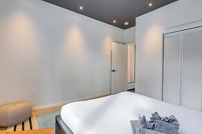 4 Mi to Downtown Brevard: Sleek Cabin w/ Deck