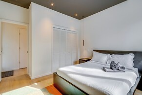 4 Mi to Downtown Brevard: Sleek Cabin w/ Deck