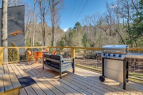 4 Mi to Downtown Brevard: Sleek Cabin w/ Deck