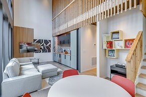 4 Mi to Downtown Brevard: Sleek Cabin w/ Deck