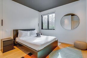 4 Mi to Downtown Brevard: Sleek Cabin w/ Deck