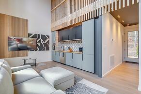 4 Mi to Downtown Brevard: Sleek Cabin w/ Deck
