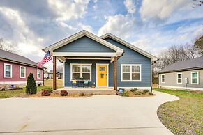 Near Parks & Lakes: Family-friendly Cleveland Home
