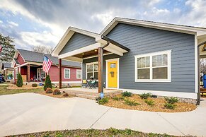 Near Parks & Lakes: Family-friendly Cleveland Home