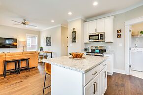 Near Parks & Lakes: Family-friendly Cleveland Home