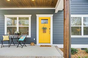 Near Parks & Lakes: Family-friendly Cleveland Home