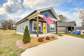 Near Parks & Lakes: Family-friendly Cleveland Home