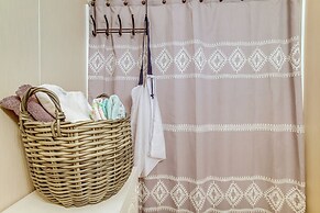 1 Mi to Boat Ramp: Peaceful Deal Island Home!