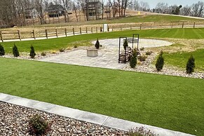 Nolin Lake Family Retreat: Deck, Fire Pit & Games!