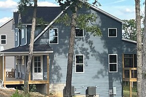 Nolin Lake Family Retreat: Deck, Fire Pit & Games!