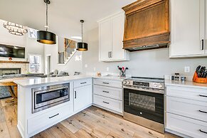 Nolin Lake Family Retreat: Deck, Fire Pit & Games!