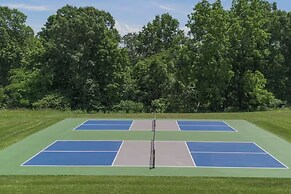 Nolin Lake Family Retreat: Deck, Fire Pit & Games!