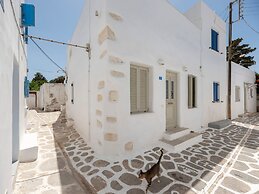 M M Parikia s Oldtown Studio