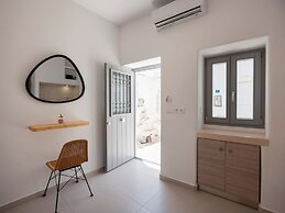 M M Parikia s Oldtown Studio