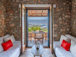 Elena s Traditional Dreamhouse