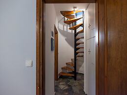 Elena s Traditional Dreamhouse