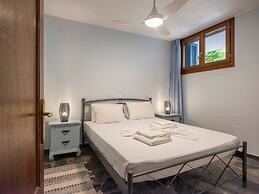 Elena s Traditional Dreamhouse