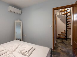 Elena s Traditional Dreamhouse