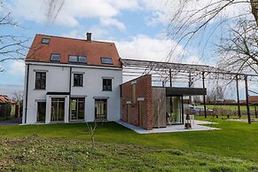 Vacation Home for 6 Person and Beautiful Garden