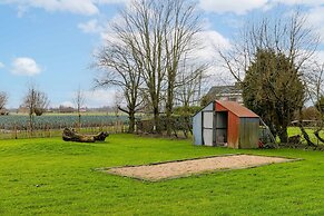 Vacation Home for 6 Person and Beautiful Garden