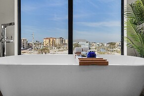 749 Paradise Pointe New Luxury Build 7 Bedroom Home