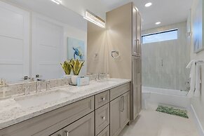 749 Paradise Pointe New Luxury Build 7 Bedroom Home