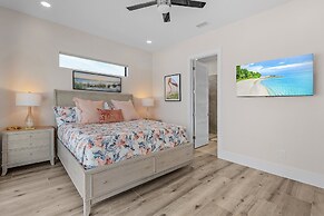 749 Paradise Pointe New Luxury Build 7 Bedroom Home