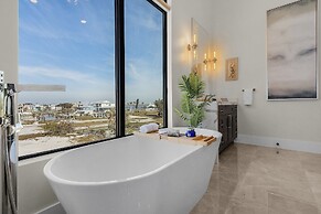 749 Paradise Pointe New Luxury Build 7 Bedroom Home