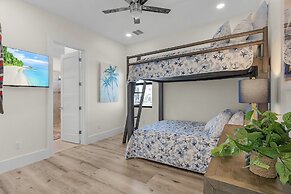 749 Paradise Pointe New Luxury Build 7 Bedroom Home