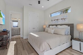 749 Paradise Pointe New Luxury Build 7 Bedroom Home