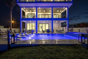 749 Paradise Pointe New Luxury Build 7 Bedroom Home