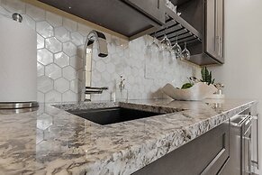 749 Paradise Pointe New Luxury Build 7 Bedroom Home