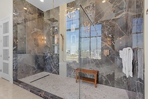 749 Paradise Pointe New Luxury Build 7 Bedroom Home