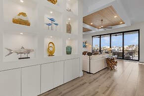 749 Paradise Pointe New Luxury Build 7 Bedroom Home