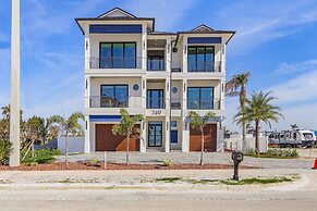 749 Paradise Pointe New Luxury Build 7 Bedroom Home