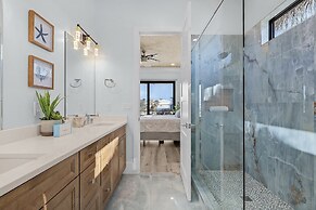 749 Paradise Pointe New Luxury Build 7 Bedroom Home