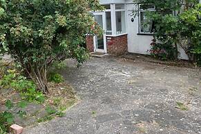 3 Bed Cottage Retreat - Private Garden & Parking
