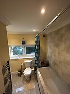 3 Bed Cottage Retreat - Private Garden & Parking