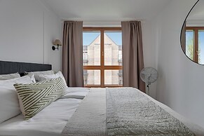 Lion Apartments - Front Park