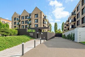 Lion Apartments - Front Park