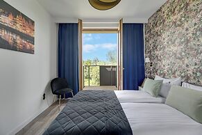 Lion Apartments - Front Park