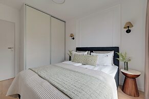 Lion Apartments - Front Park