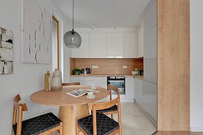 Lion Apartments - Front Park