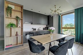 Lion Apartments - Front Park