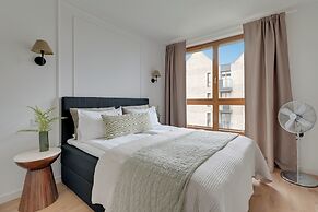 Lion Apartments - Front Park