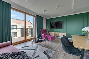 Lion Apartments - Front Park